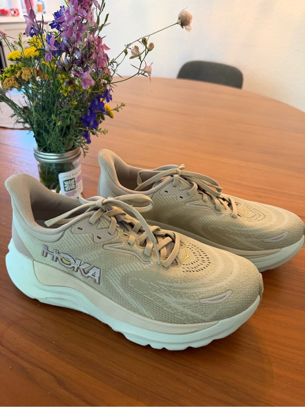 NEW Hoka Arahi 8